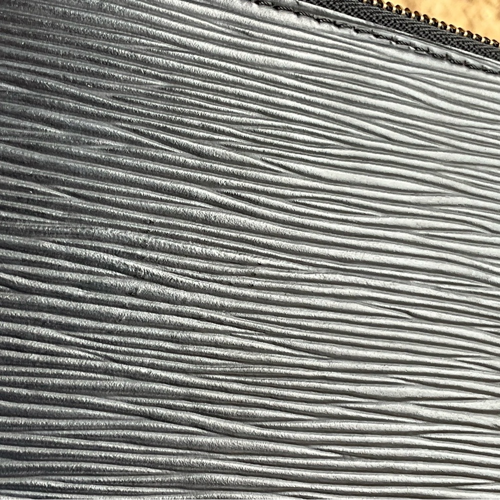 Louis Vuitton Black Epi Pochette Accessories - Picture 9 of 16